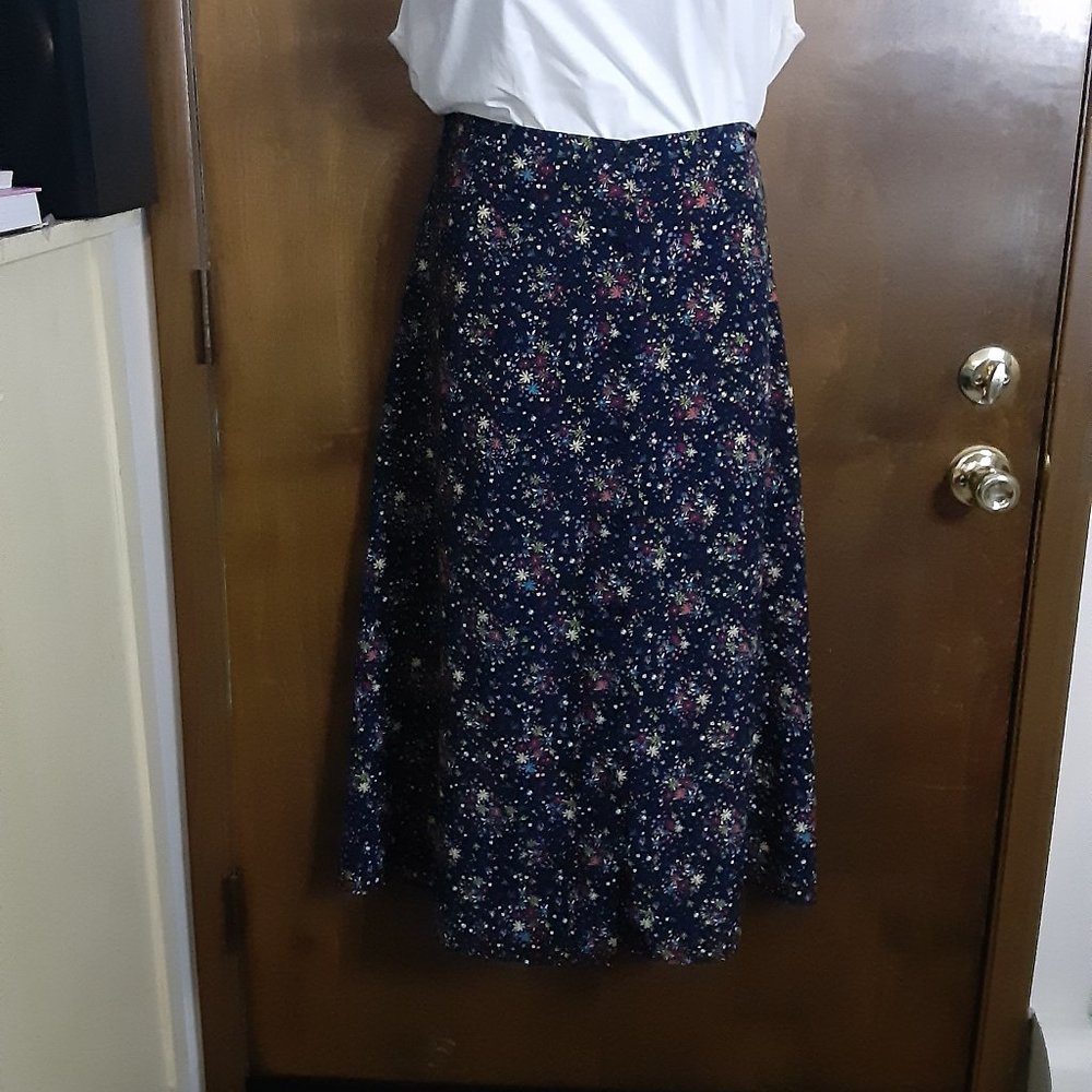 C.J. BANKS NAVY FLORAL SKIRT/20W